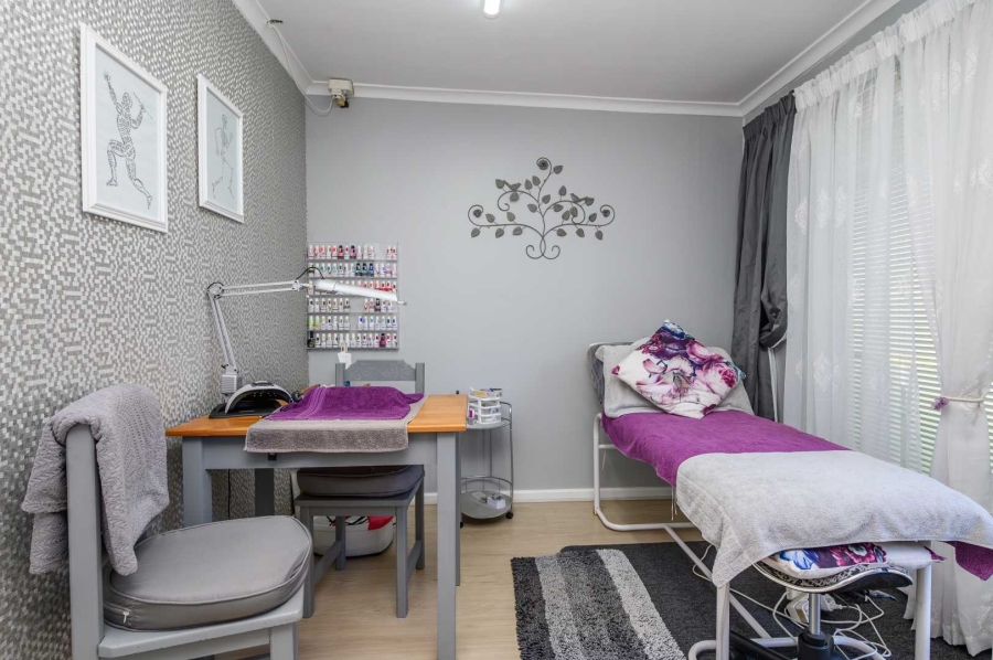 6 Bedroom Property for Sale in Lorraine Eastern Cape
